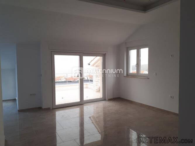 Otok Krk, Njivice, 71.30m2, 2s+db, terasa, parking - 3