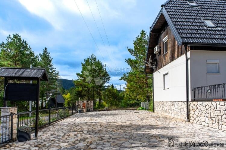 PLITVICE, kuća koja plijeni svojom ljepotom i toplinom - 3
