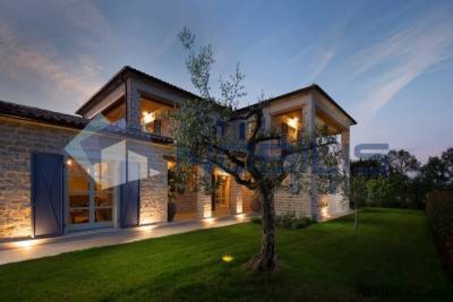 Poreč, vila s bazenom, pogledom na more i sportskim terenima - 14