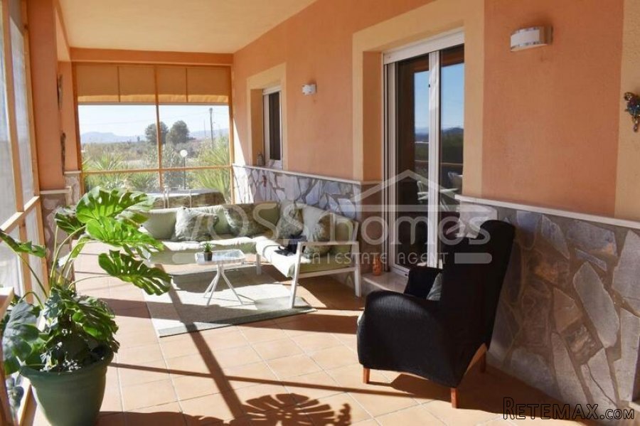 RESERVED APRIL 2022 WITH VOSS HOMES - An immaculately.. - 15