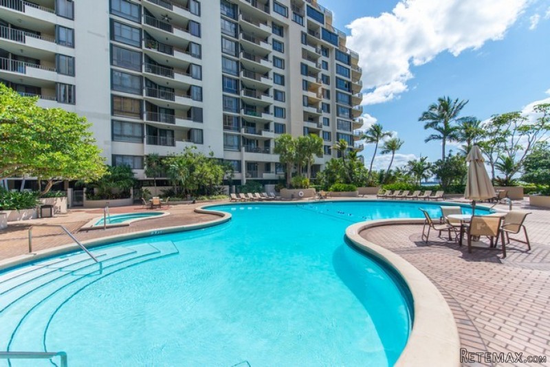3 bedroom Flat For Sale: 520 Brickell..