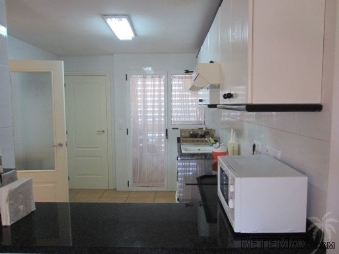 Charming 3 bedroom house located in one of the best areas.. - 6