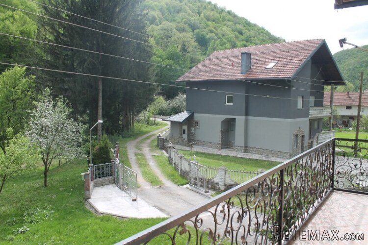 Posjed sa modernom kućom uz rijeku Unu - 18