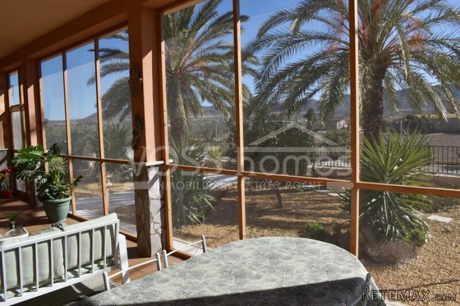 RESERVED APRIL 2022 WITH VOSS HOMES - An immaculately.. - 18