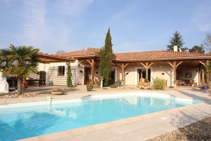 Very Attractive Contemporary House With..