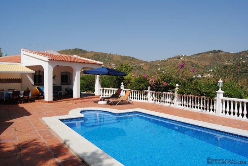 Villa for Sale in Canillas De Albaida..