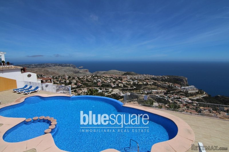 2-Bedroom apartment with amazing sea..