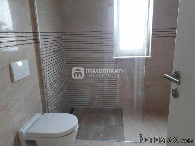Otok Krk, Njivice, 71.30m2, 2s+db, terasa, parking - 9