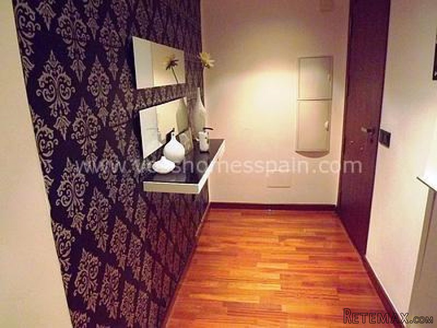 Modern, perfect condition, first floor with lift, town.. - 3