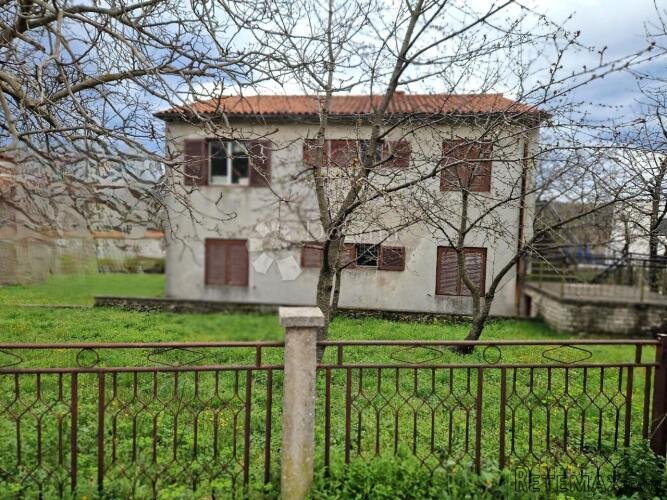 OBITELJSKA KATNICA ZA RENOVACIJU NA TOP LOKACIJI! - 3