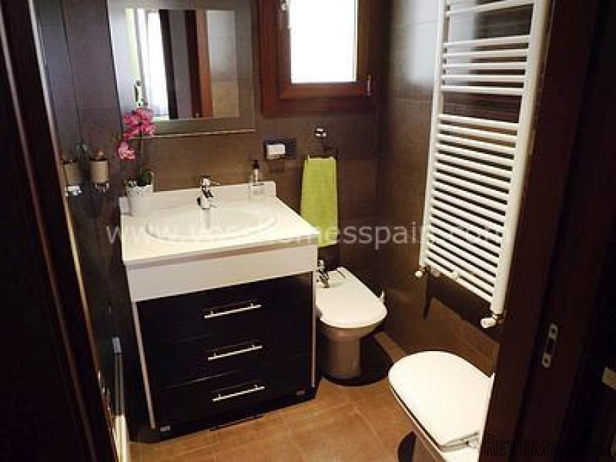 Modern, perfect condition, first floor with lift, town.. - 5