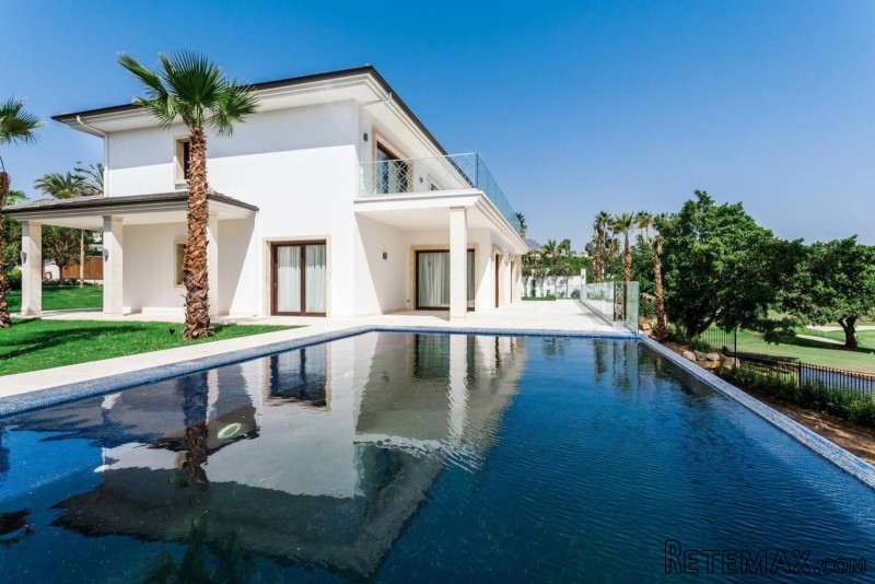5 Bedrooms - Villa - Malaga - For Sale