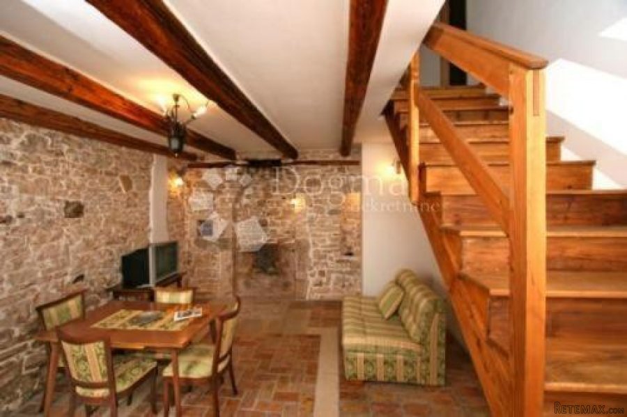 UHODANI OBITELJSKI PANSION S RESTORANOM U KAŠTELIRU - 6