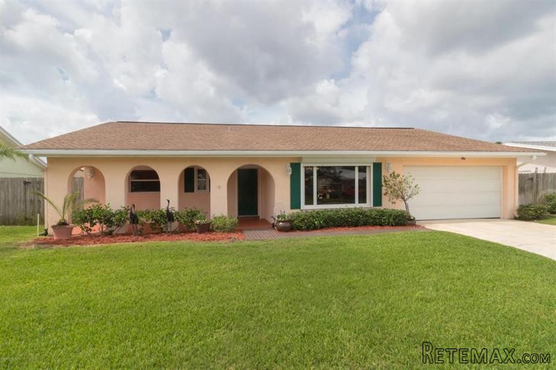 3 bedroom Detached House For Sale: 201..