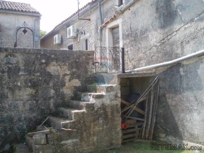 Istra, Kanfanar- Stara istarska kuća u nizu s 660m2 urb.... - 5