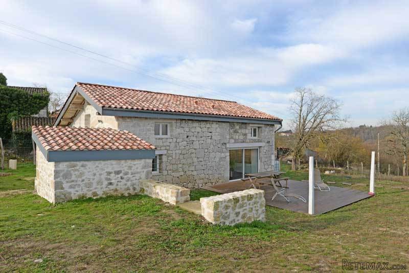 Loft Style Barn Conversion In 4 Acres