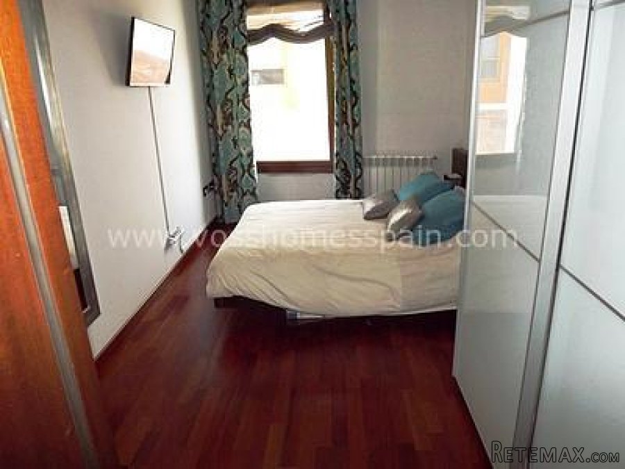 Modern, perfect condition, first floor with lift, town.. - 7