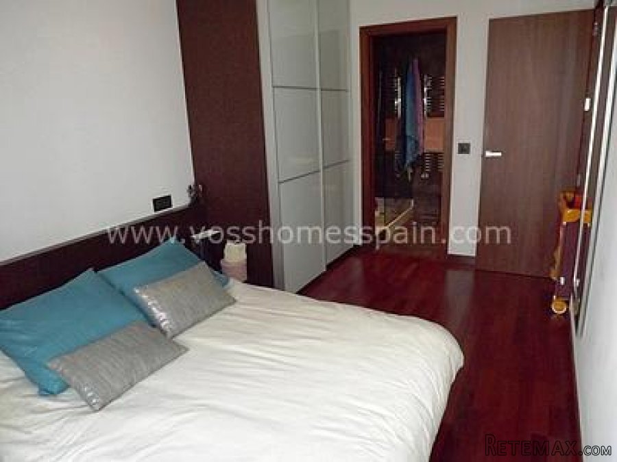 Modern, perfect condition, first floor with lift, town.. - 8