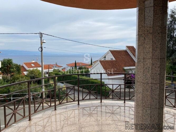 IČIĆI, samostojeća kuća od 460 m2 s pogledom na more