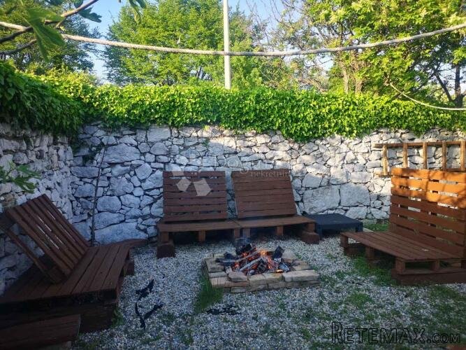 KOSTRENA KUĆA SA 3 APARTMANA - 3