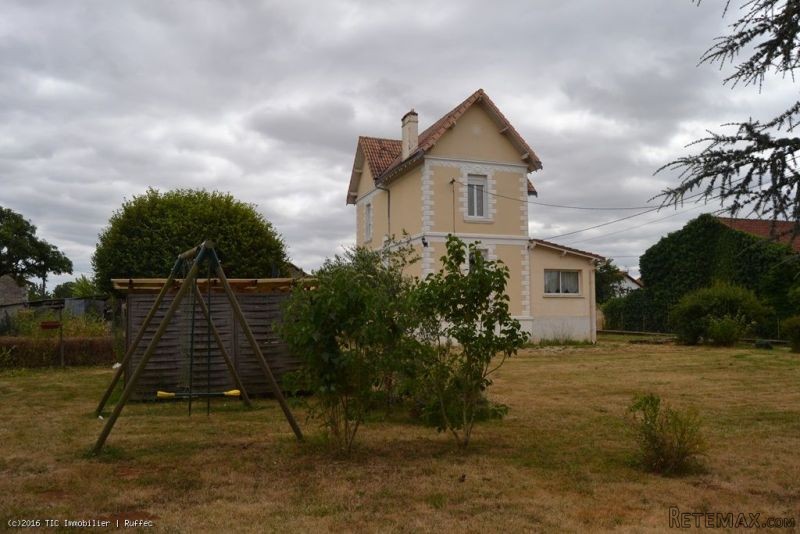 pretty 1930 house in good condition