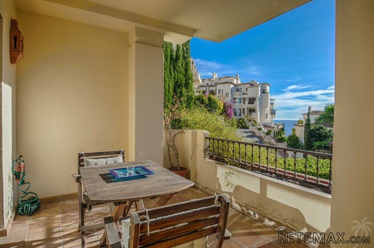 This fantastic apartment with sea views is located in a.. - 4