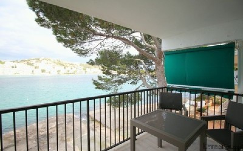 Frontline apartment with DIRECT SEA..