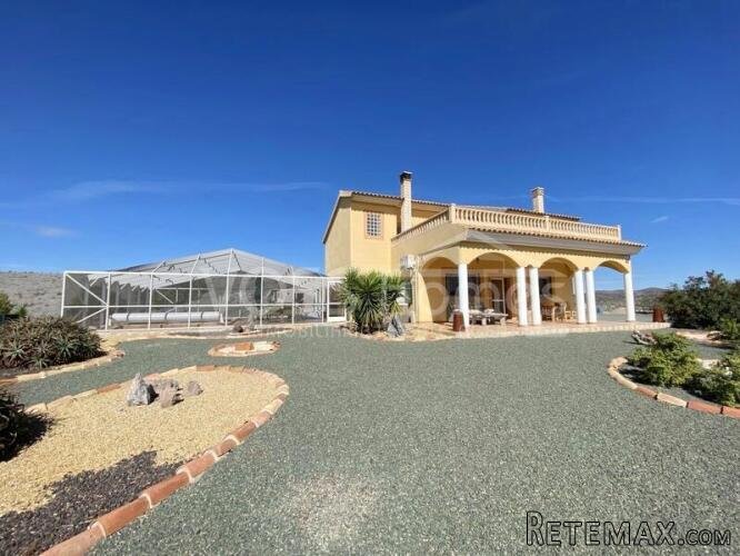 NEW & EXCLUSIVE TO VOSS HOMES - A large, WOW, light &..