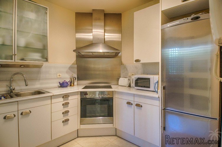 This fantastic apartment with sea views is located in a.. - 8