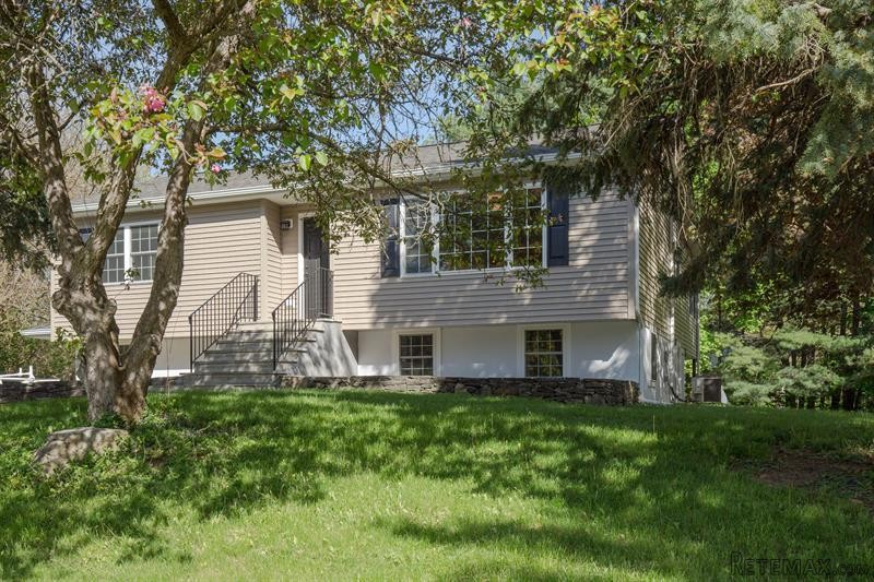 3 bedroom House For Sale: 102 Village..