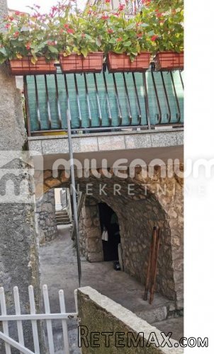 Otok Krk, Dobrinj, dvojna kuća u staroj jezgri, 115m2