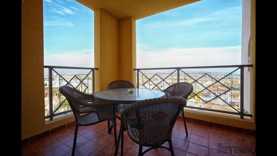 Maravilloso apartamento en venta en Torrevieja, 300m de la..