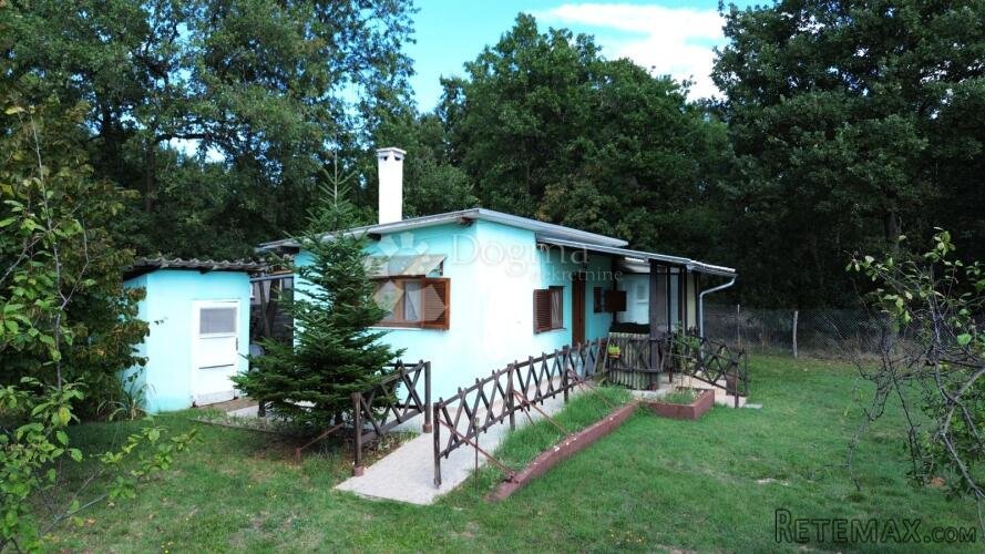 PRILIKA! Samostojeća kuća s puno potencijala - 2