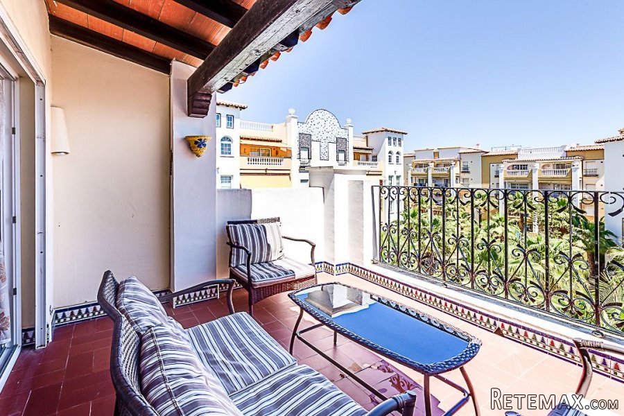 Elegant PENTHOUSE apartment with 2 bedrooms, 1 bathroom..
