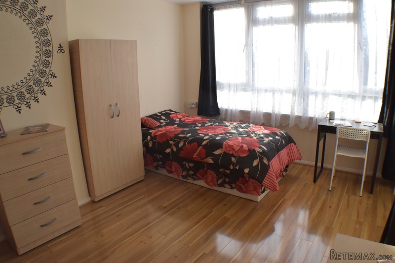 Room share for men, Zone 2, Island..
