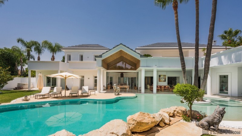 Character Villa Walking Distance to the..