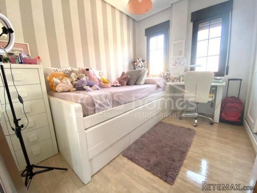 First floor with lift, 3 bed, 2 bath apartment great.. - 10