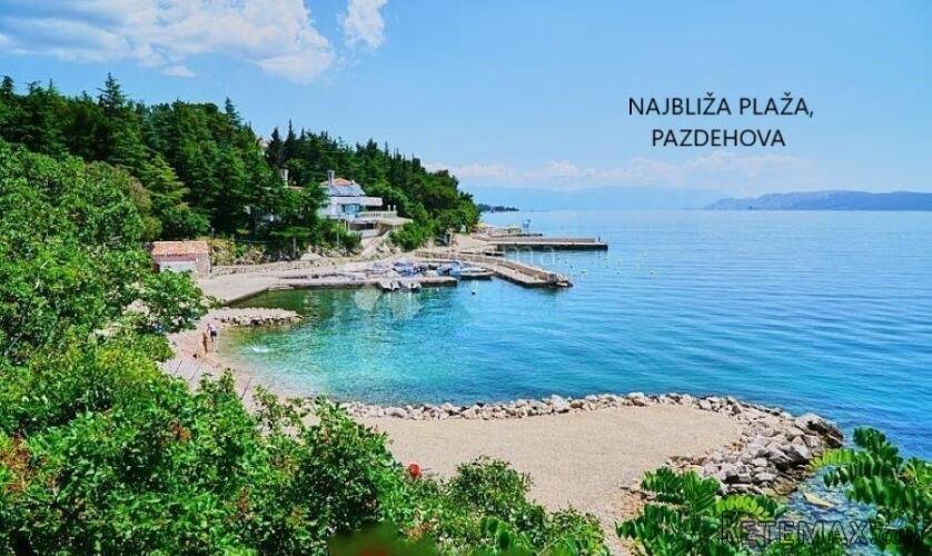 Građevinsko zemljište, 560 m2, sa starom kamenom kućom