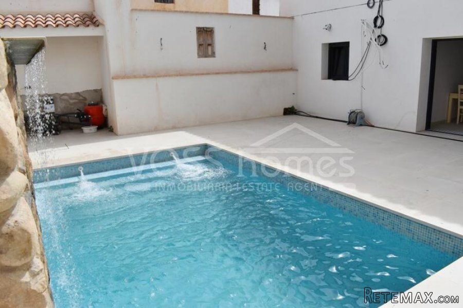 NEW LISTING TO VOSS HOMES - A stunningly renovated (or it.. - 3
