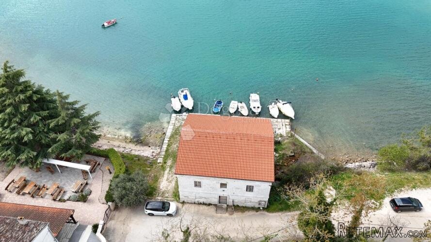 Povijesni ljetnikovac s privatnim molom - 3