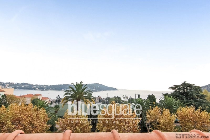 Stunning top floor 2-bedroom apartment - 2