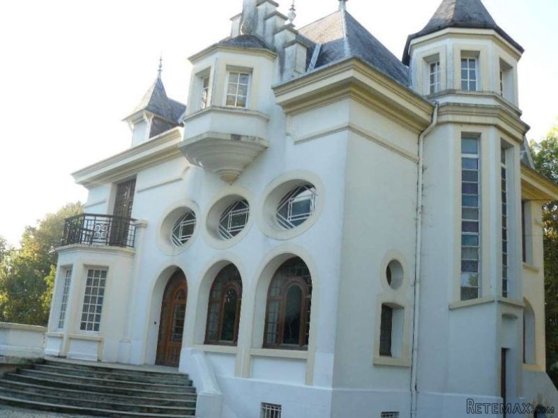 Stylish Manor House with Pool