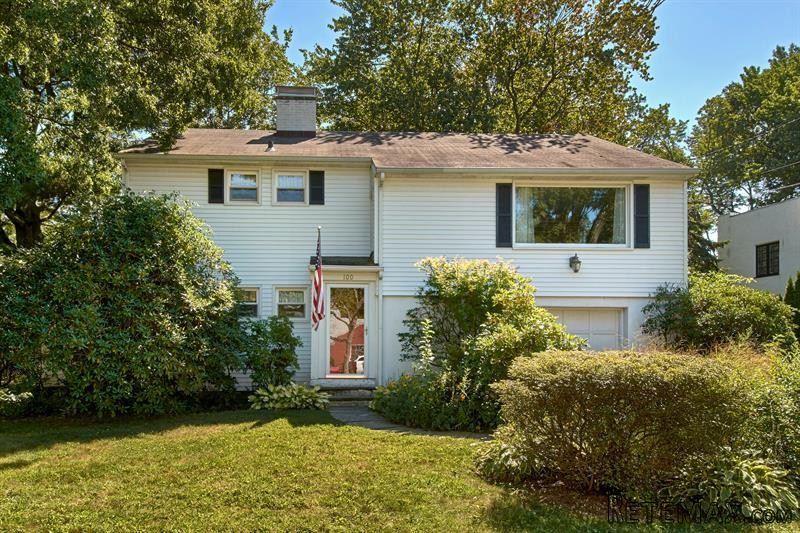 3 bedroom House For Sale: 100 Betsy..