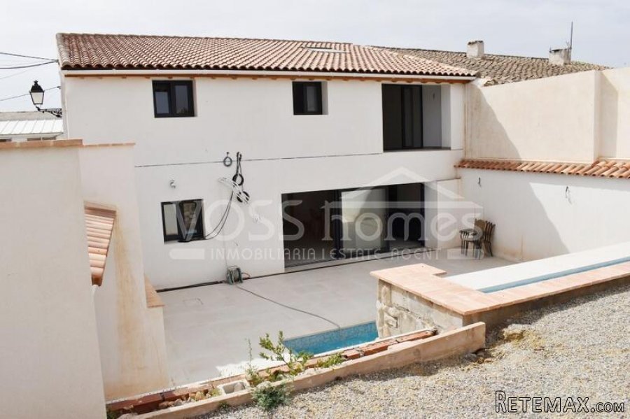 NEW LISTING TO VOSS HOMES - A stunningly renovated (or it.. - 7