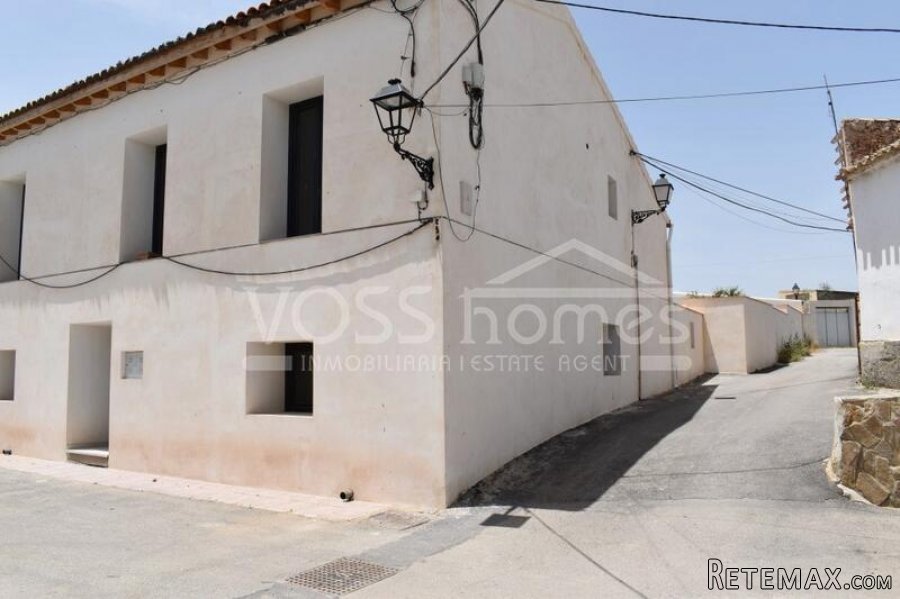 NEW LISTING TO VOSS HOMES - A stunningly renovated (or it.. - 9