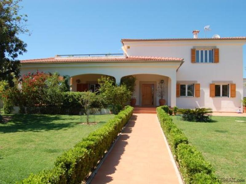Wonderful Villa In A Quiet Residential..