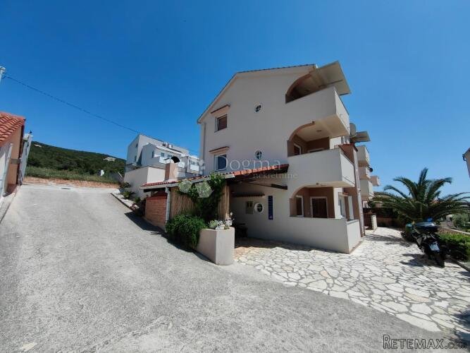 Kuća sa 7 apartmana, konobom i bazenom na 300 metara od mora - 2