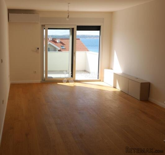 Useljivi apartman sa pogledom na more - 2
