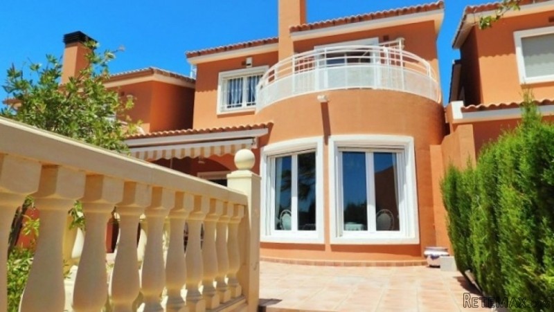 3 Bedroom Villa In Excellent Condition..
