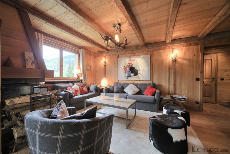 A superb, centrally located 4 bedroom..